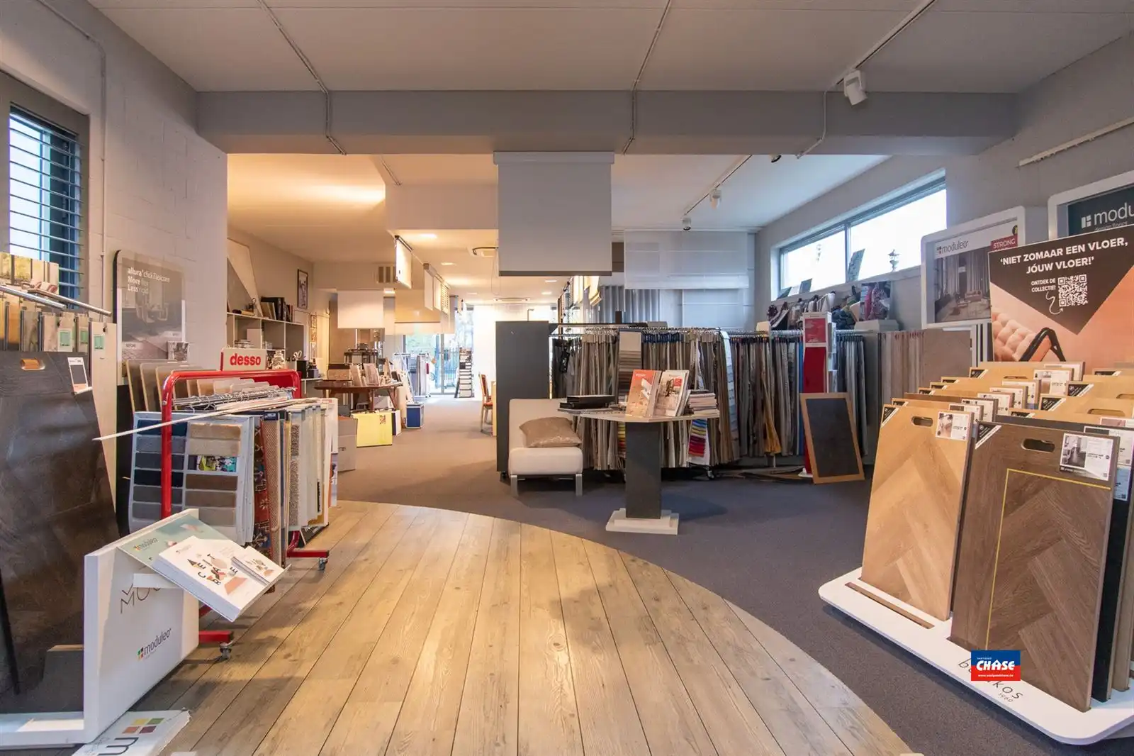 Gemengd gebouw met winkel, 2 appartementen, kantoor en magazijnruimte foto 8