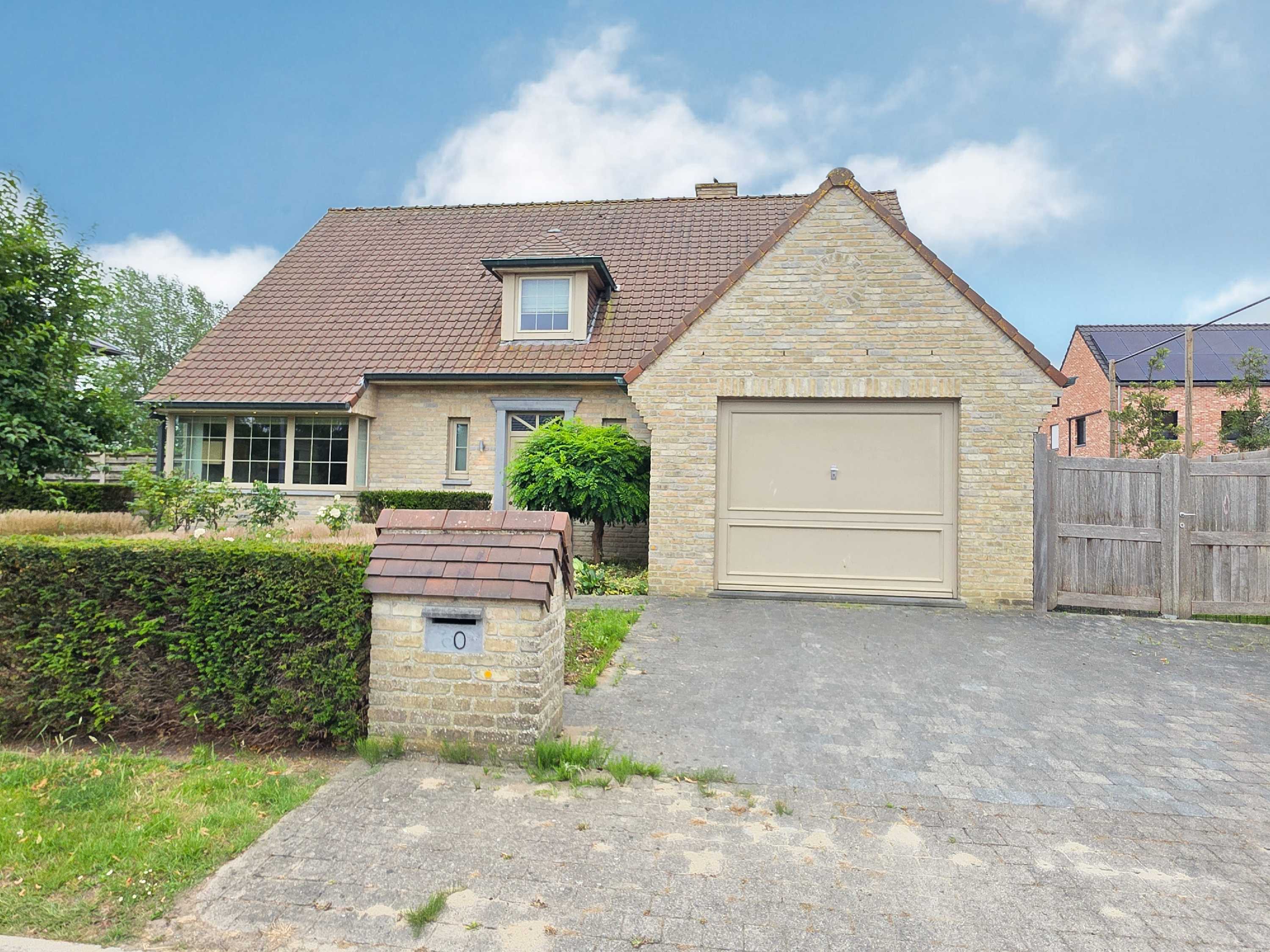 Alleenstaande woning met zuidgerichte tuin te Torhout foto {{pictureIndex}}