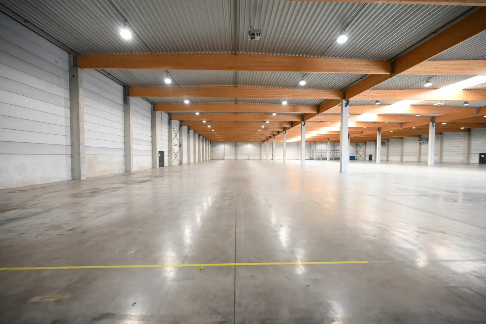Magazijn van 6.000 m² op een terrein van 10.137 m² foto 9