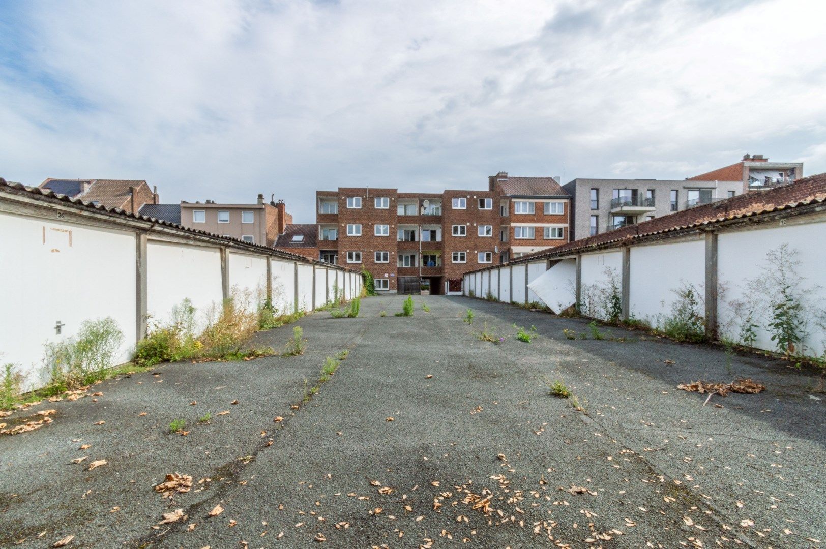 Opbrengsteigendom met 8 appartementen en 27 garages! foto 6