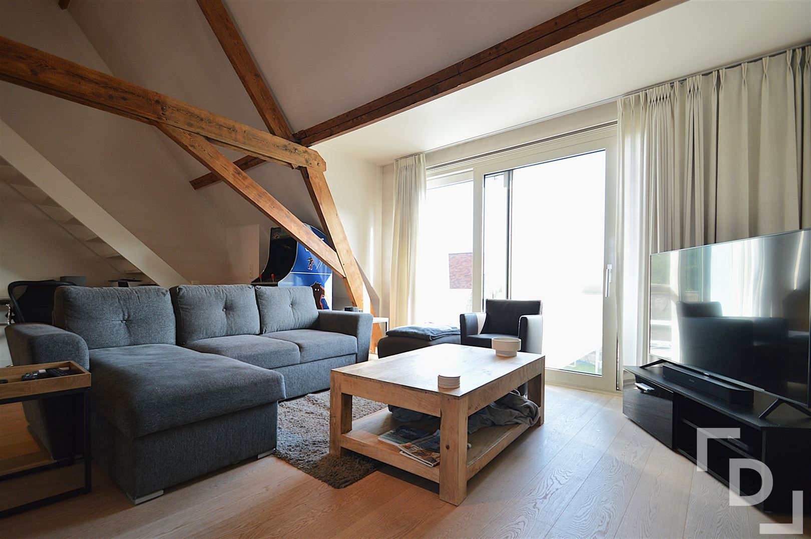 Ruim duplex appartement met garage te huur op toplocatie in Ieper foto 7