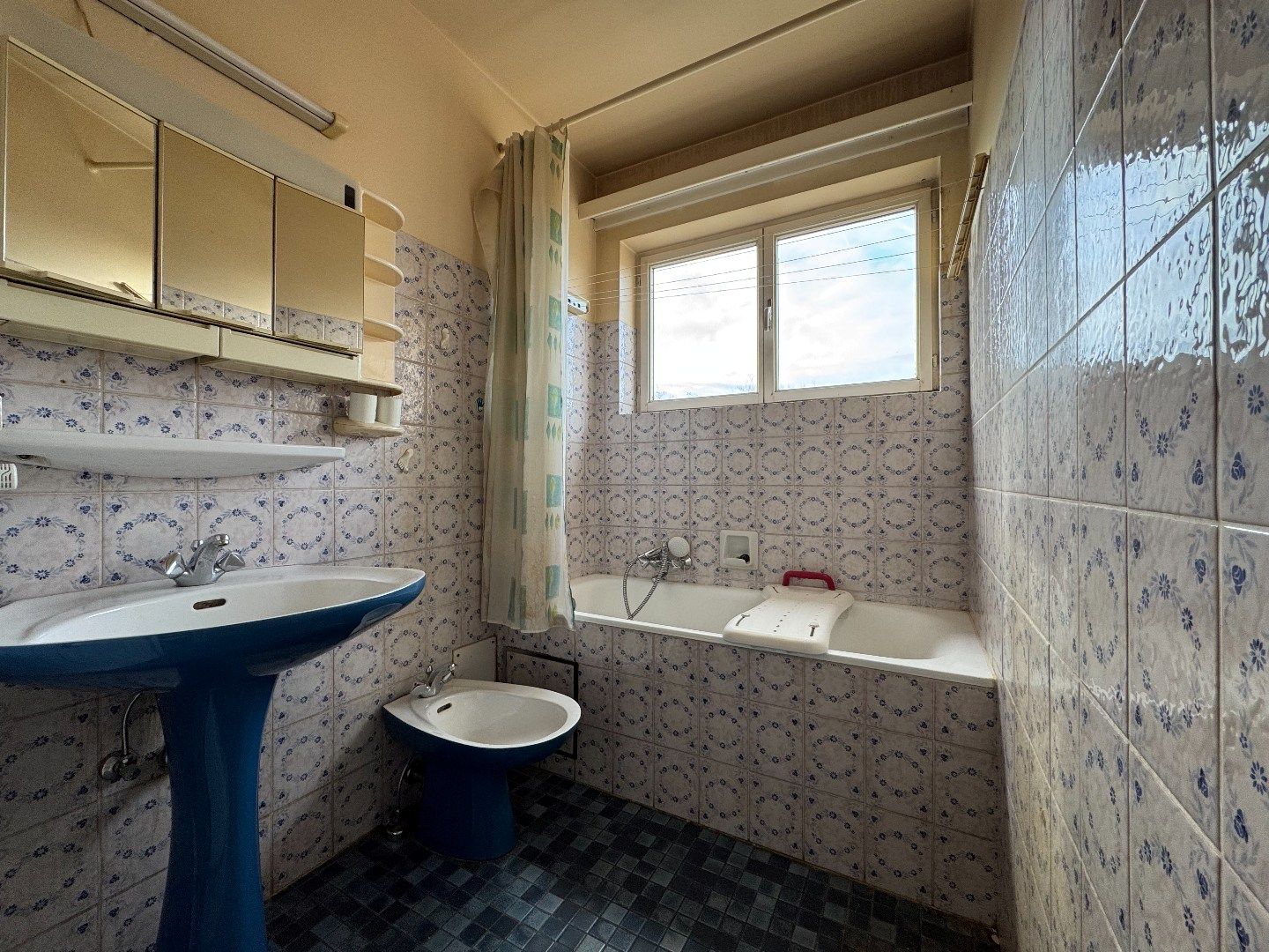 Een lichtrijk 2-SLPK.-appartement met kelder foto 14