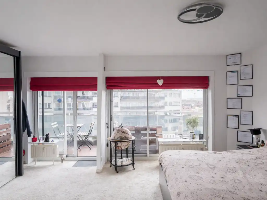 Op te frissen ruim appartement met 2 slaapkamers en een zonnig terras, gelegen vlakbij het centrum van Gent. foto 10