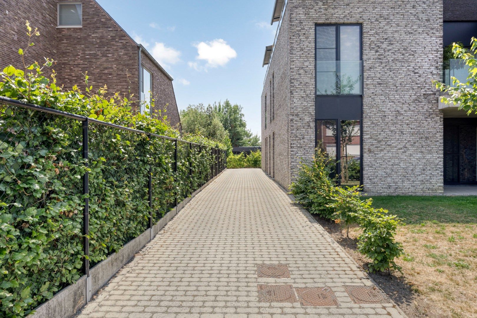 Recent gelijkvloers duplex appartement met 2 slpks, tuin, terras, kelderberging en carport ! foto 29