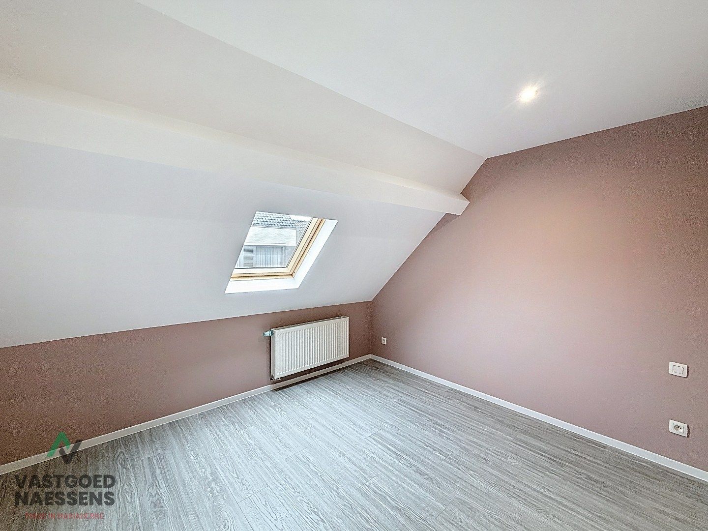 VOLLEDIG GERENOVEERDE WONING MET TUIN / 5 SLPK  foto 23