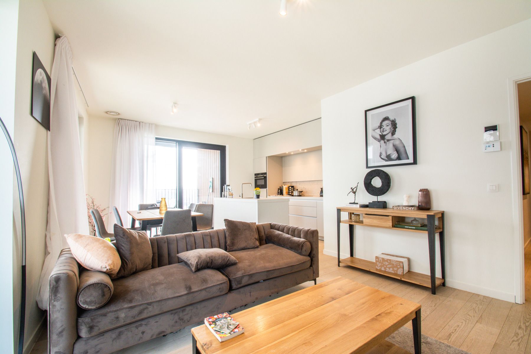 Gezelig lichtrijk gemeubeld 3 kamer appartement foto 2
