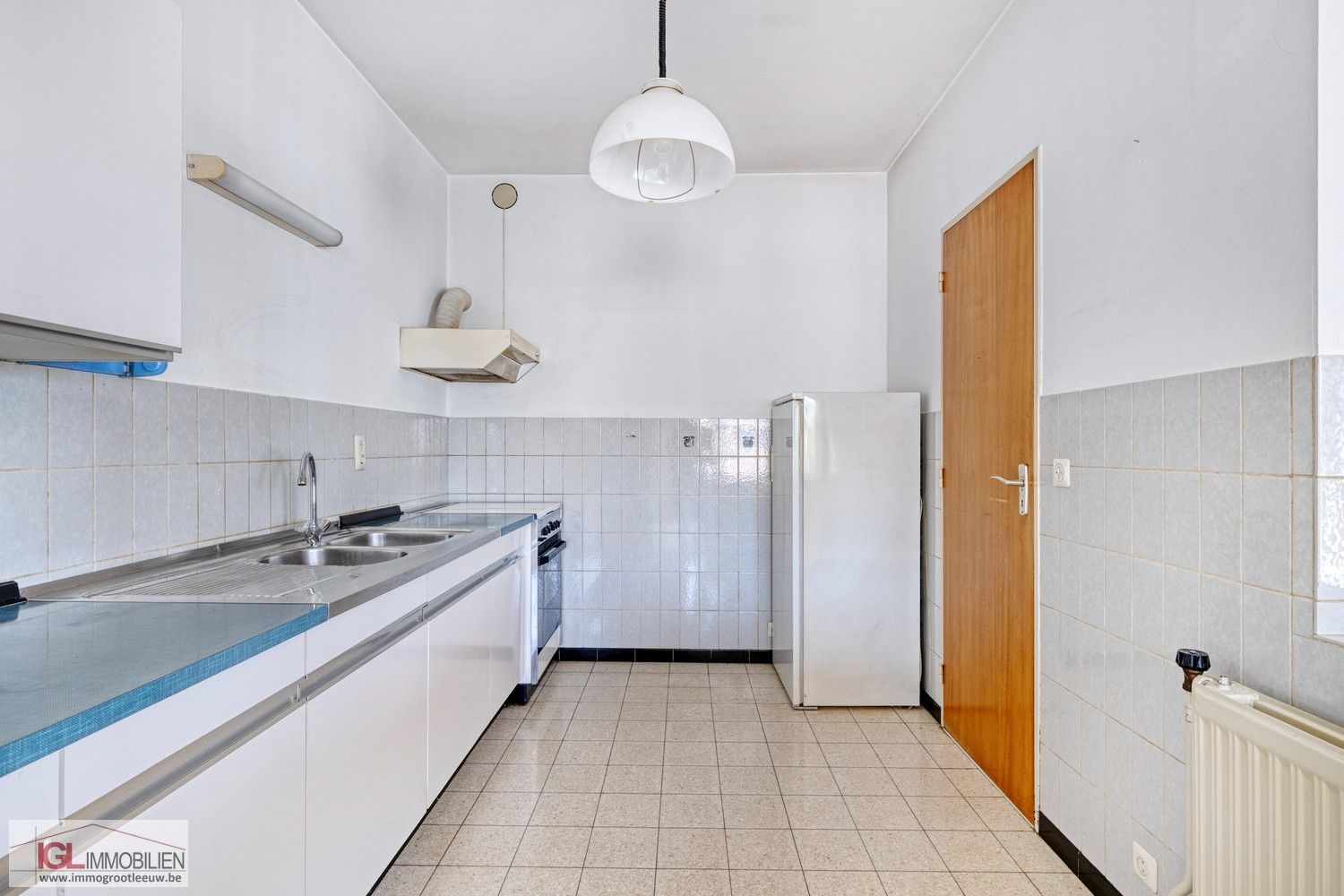 Te renoveren appartement met 3 slaapkamers en garage nabij het centrum van Sint-Pieters-Leeuw foto 6