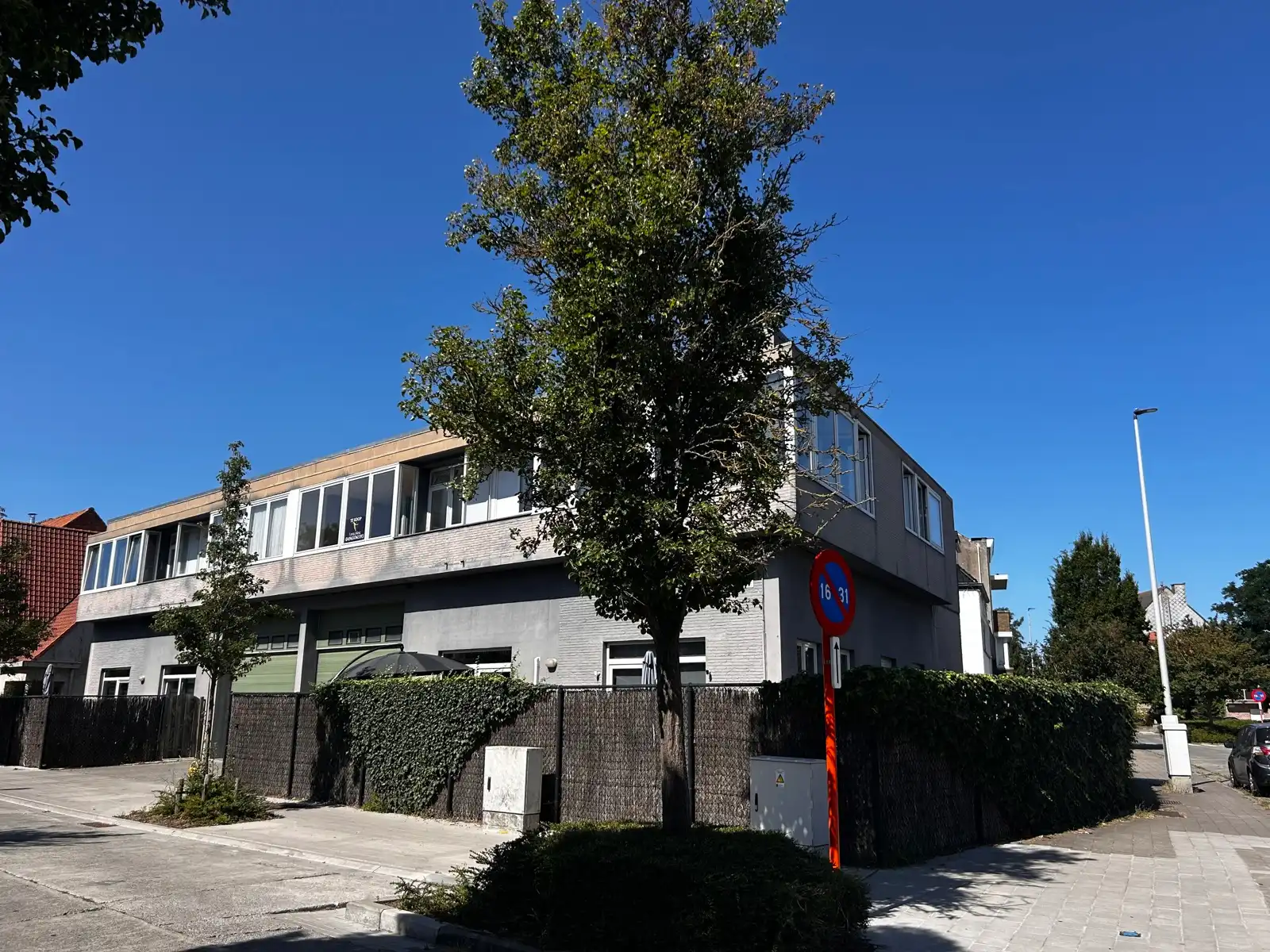 Zonnig 2-slpk app (81 m²) in een rustige residentiële wijk foto 9