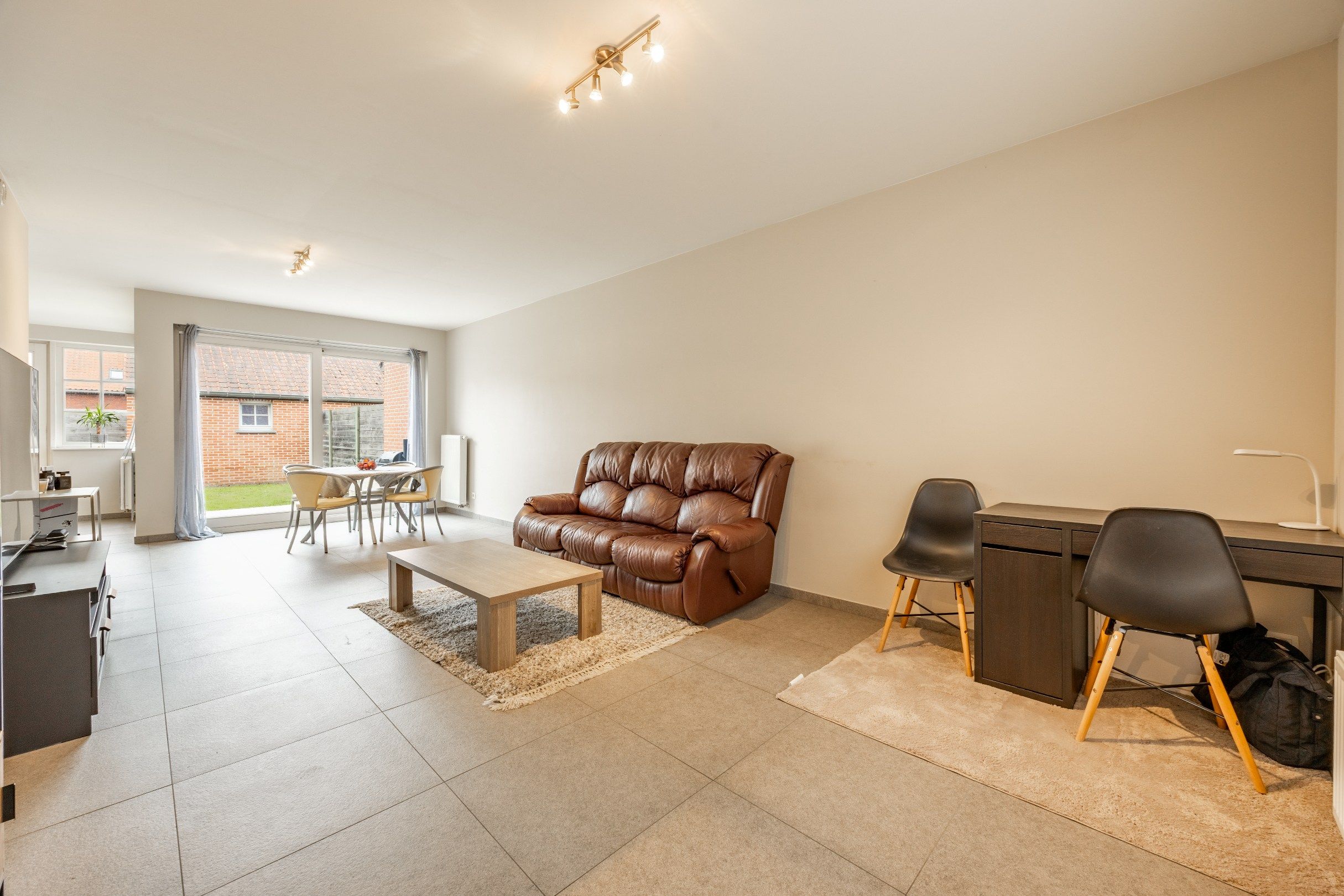 RECENTE GEZINSWONING MET GARAGE foto 4