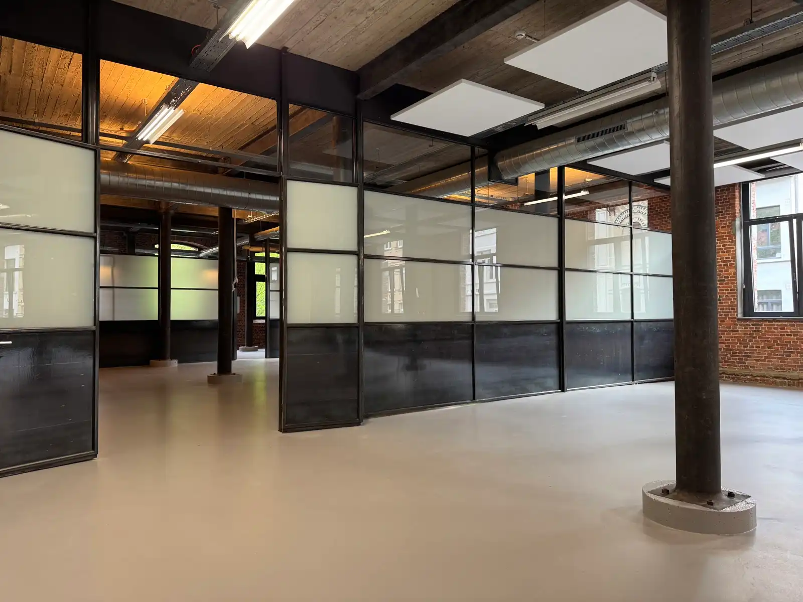 Loftkantoor (530m²) in industrieel gebouw. foto 9