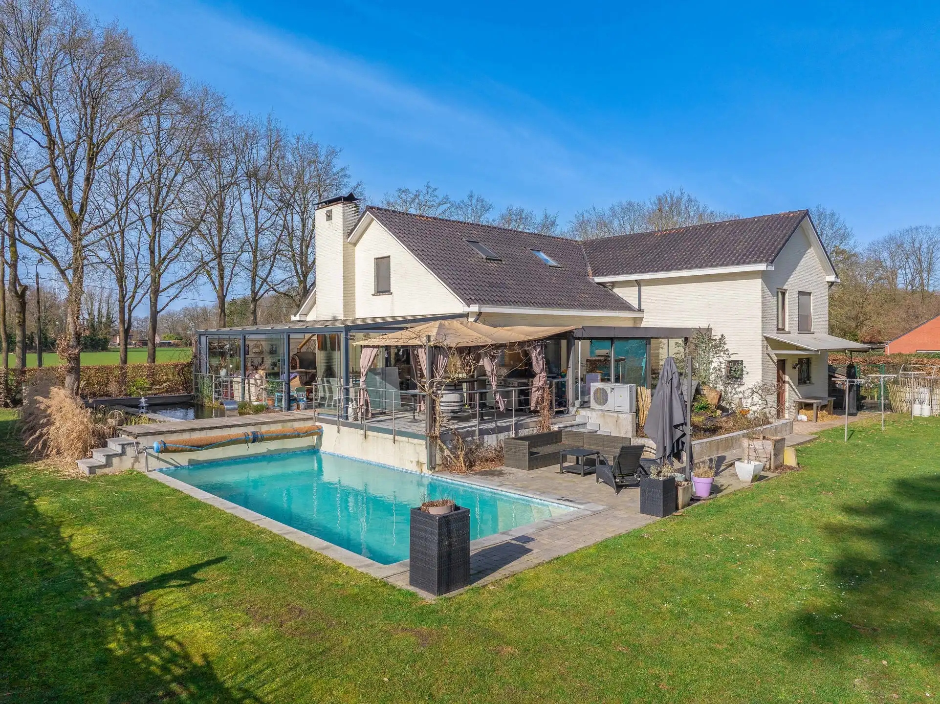 Ruime woning in rustige en groene omgeving foto 19