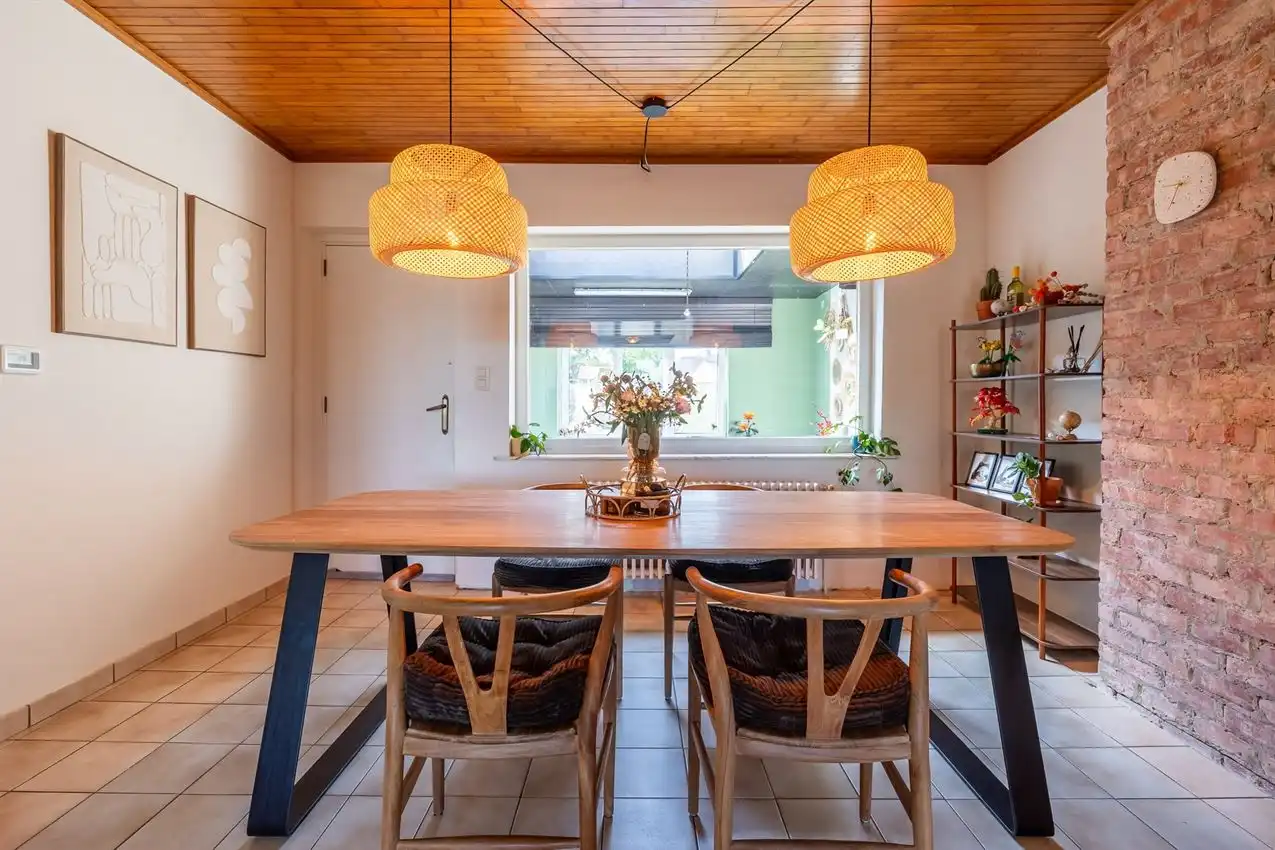 Ruime retrowoning met EPC C,  zuidtuin en achterliggende toegang. foto 11