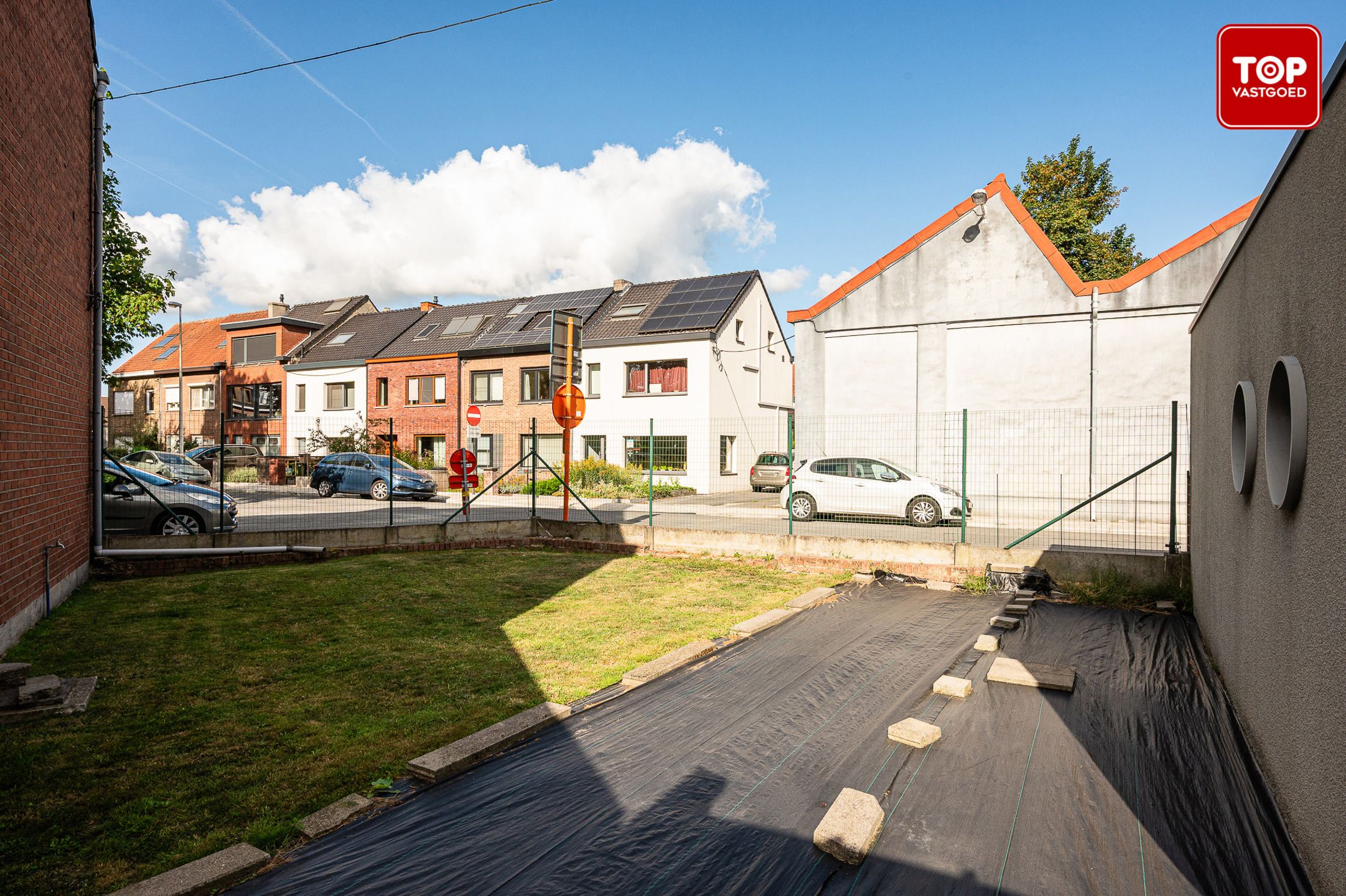 Te renoveren half open woning met tuin en garage. foto 16