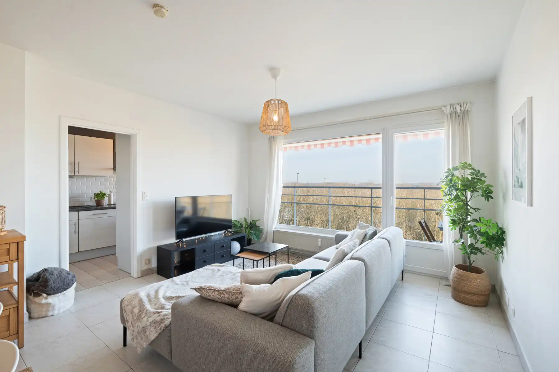 Sky-high Living in Anderlecht: Modern 2-Slpk Appartement met Fenomenaal Uitzicht foto 8