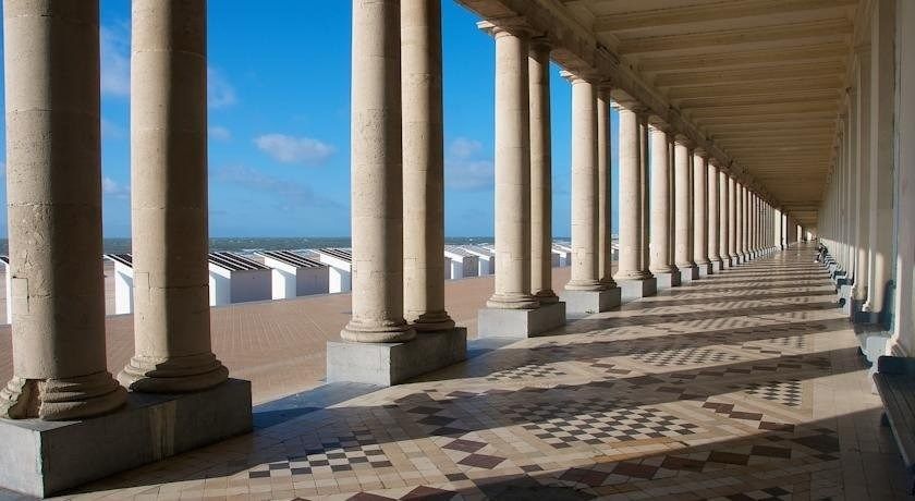 Exclusief luxe   3 slpk.  appartement met frontaal zeezicht en centraal op Zeedijk .    3  terrassen !  Direct aan het strand op topligging! foto 27