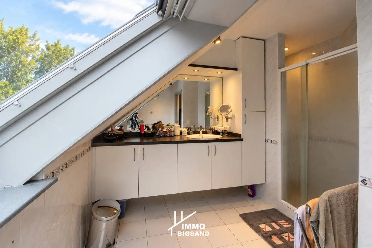 Handelspand met ruime woning, ondergronds magazijn/garage en veel parkeermogelijkheden langs de N32 foto 17
