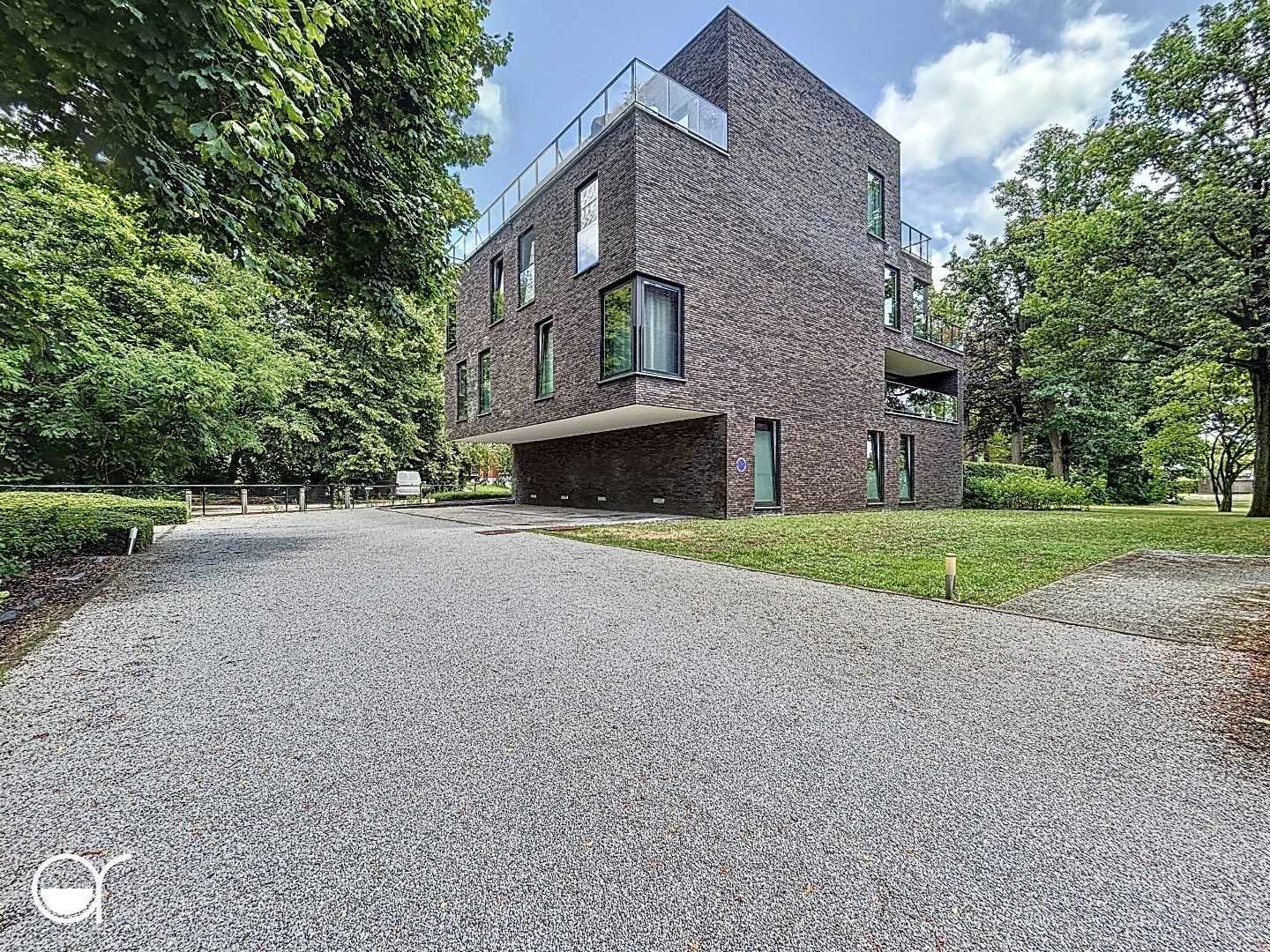 Instapklaar gelijkvloers appartement met tuin in Zwijnaarde – Central Park foto {{pictureIndex}}