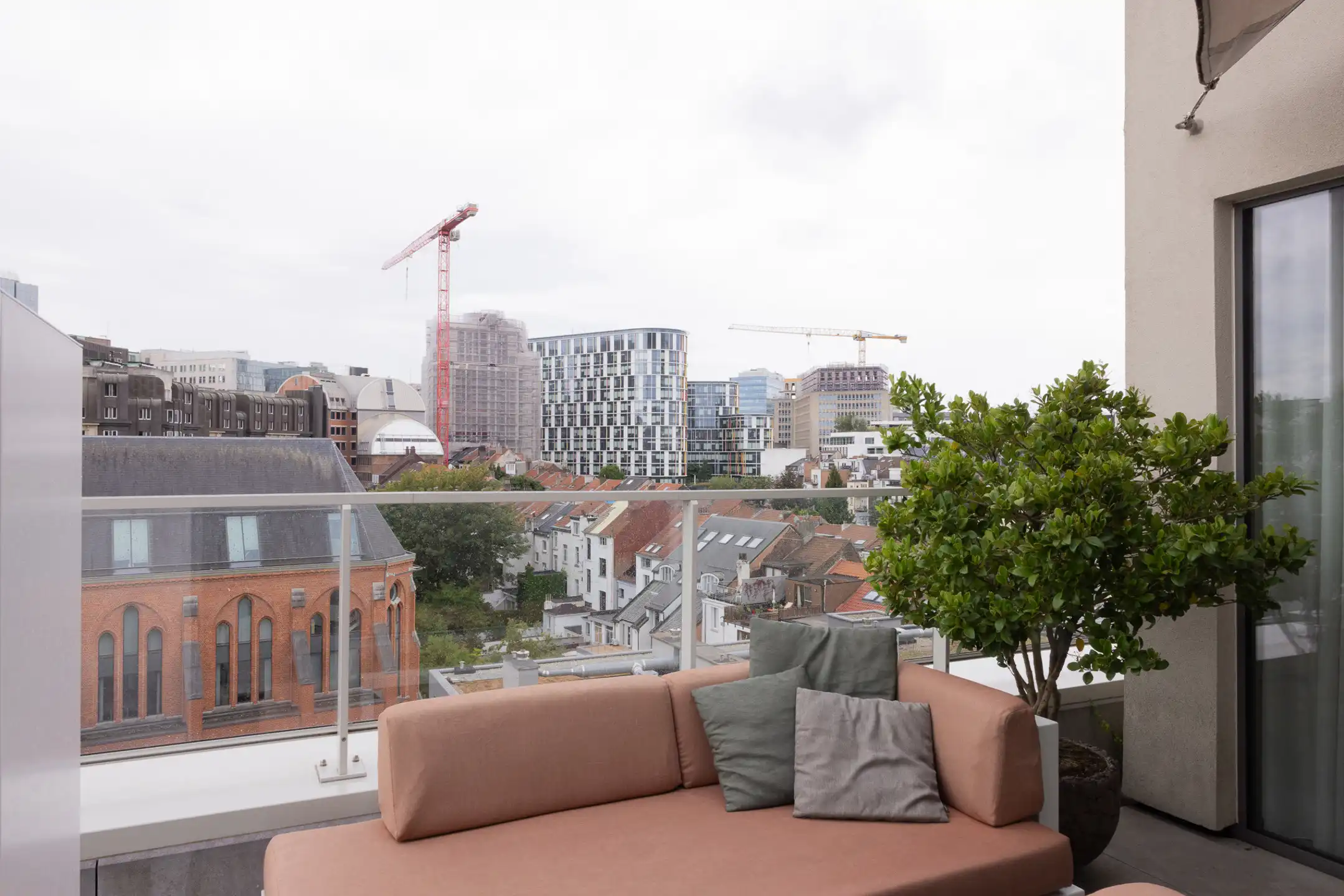 Appartement met 2 slpkamers en parkings - Europese wijk foto 2