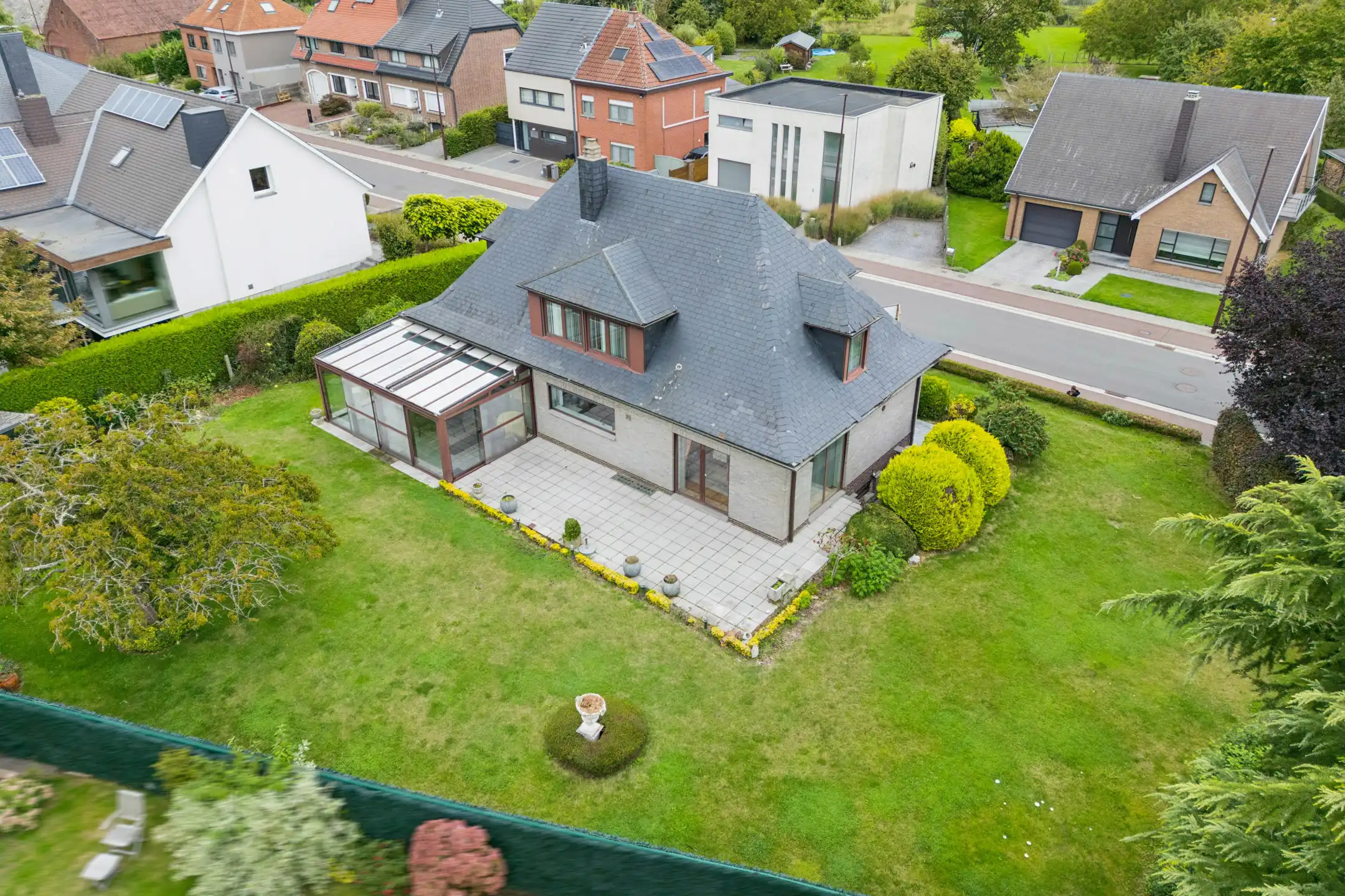 Ruime villa met mooie tuin in het landelijke Lennik foto 28