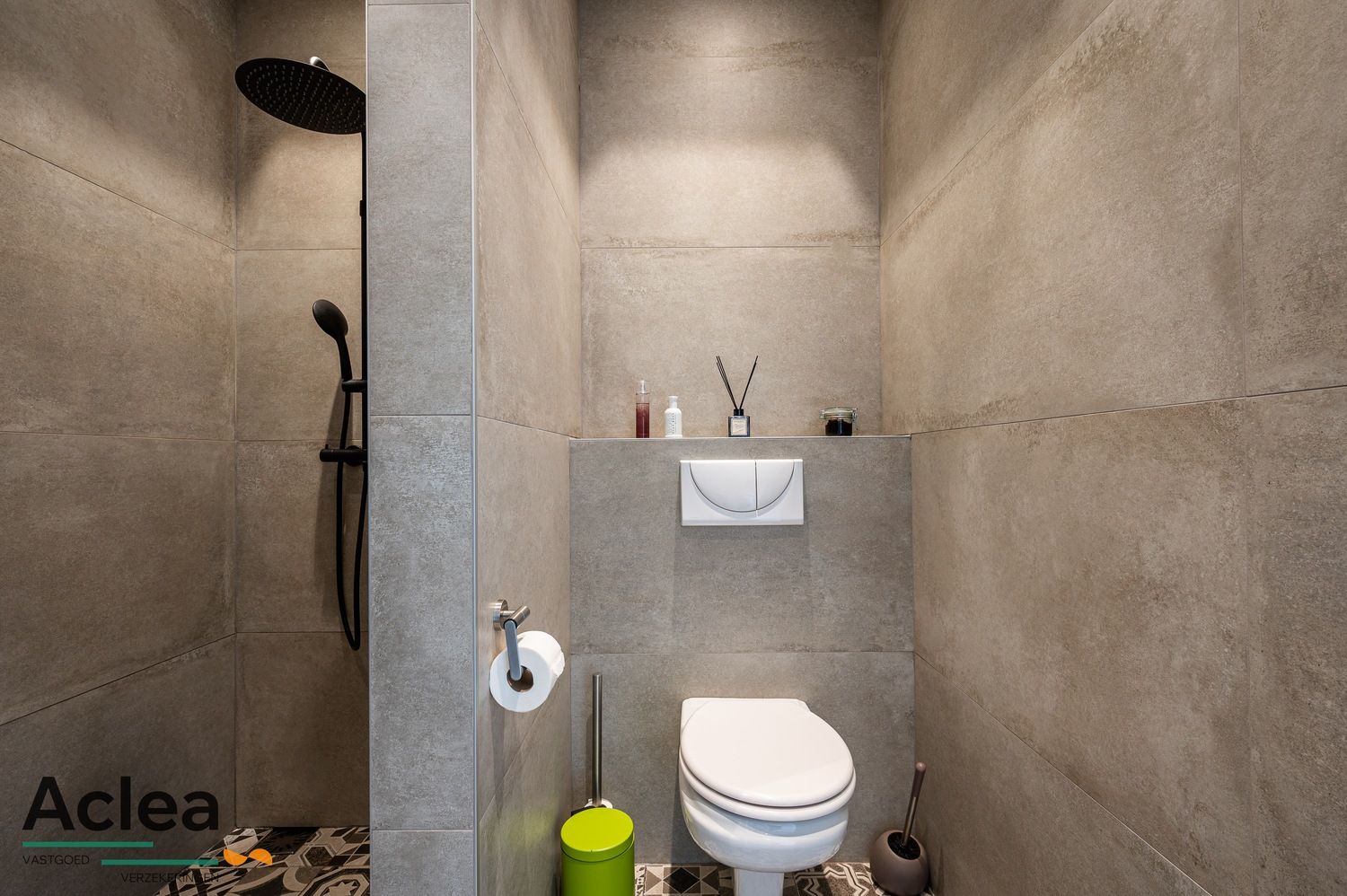 Moderne instapklare villa met zwembad en poolhouse foto 21