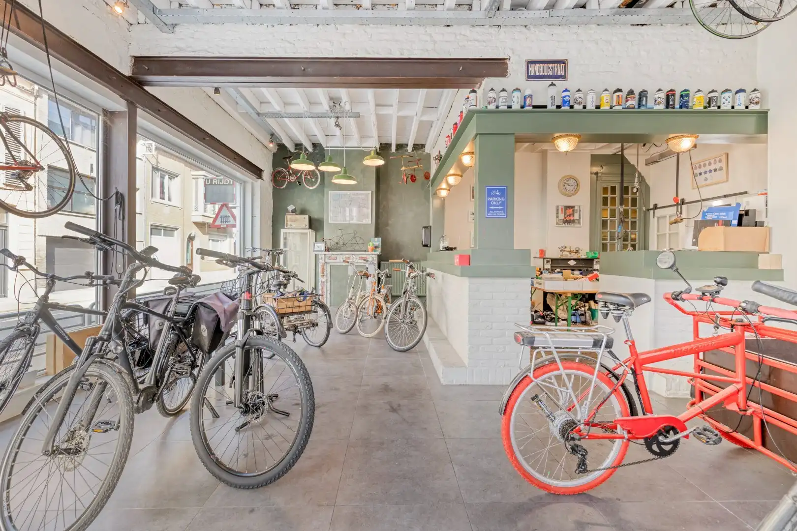 Commercieel pand met verder af te werken appartement en garage op topligging! foto 5