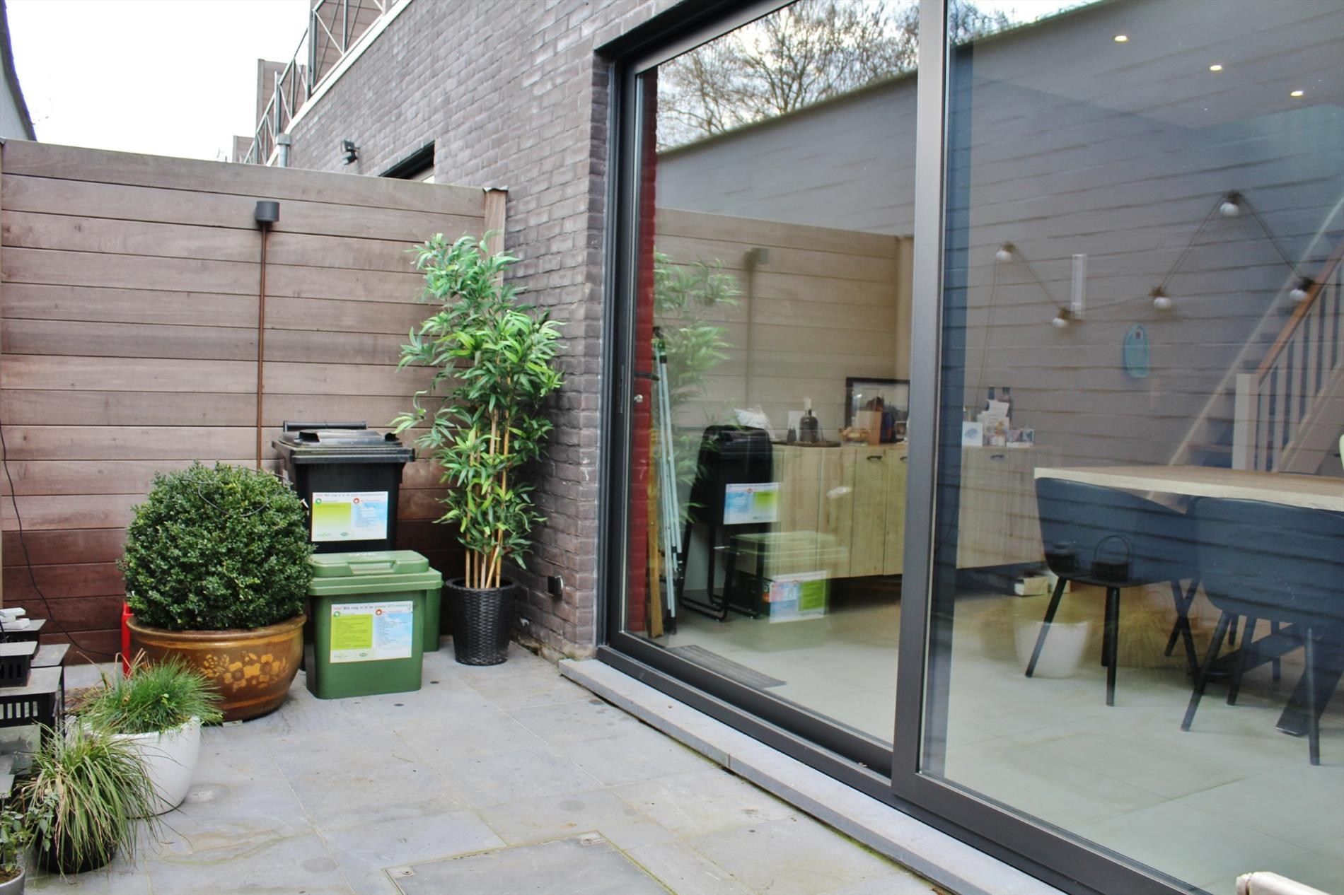 Instapklare ruime gerenoveerde woning met ruime uitbouw achteraan, groot zonneterras en koer foto 5