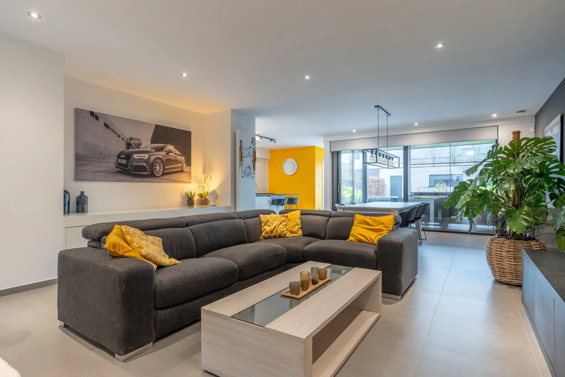 Ruime moderne woning met garage en tuin nabij het centrum van Turnhout. foto 4