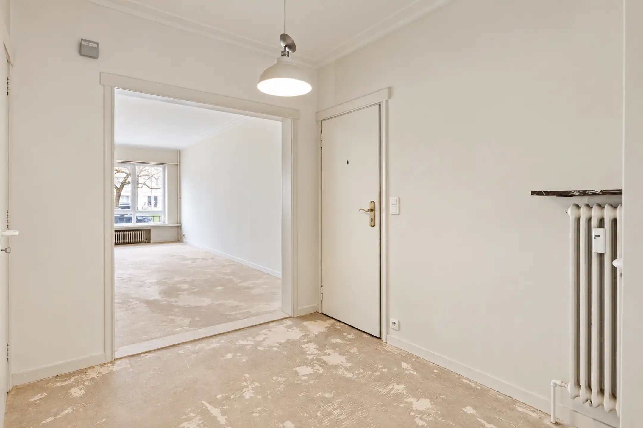 Te renoveren gelijkvloersappartement met terras foto 3