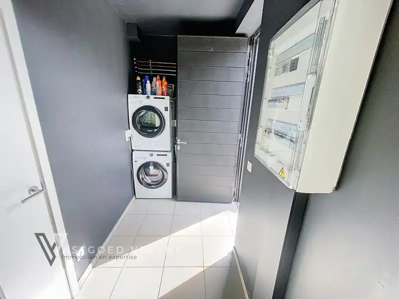 Moderne woning  van 151m² aan de rand van centrum-Genk foto 31