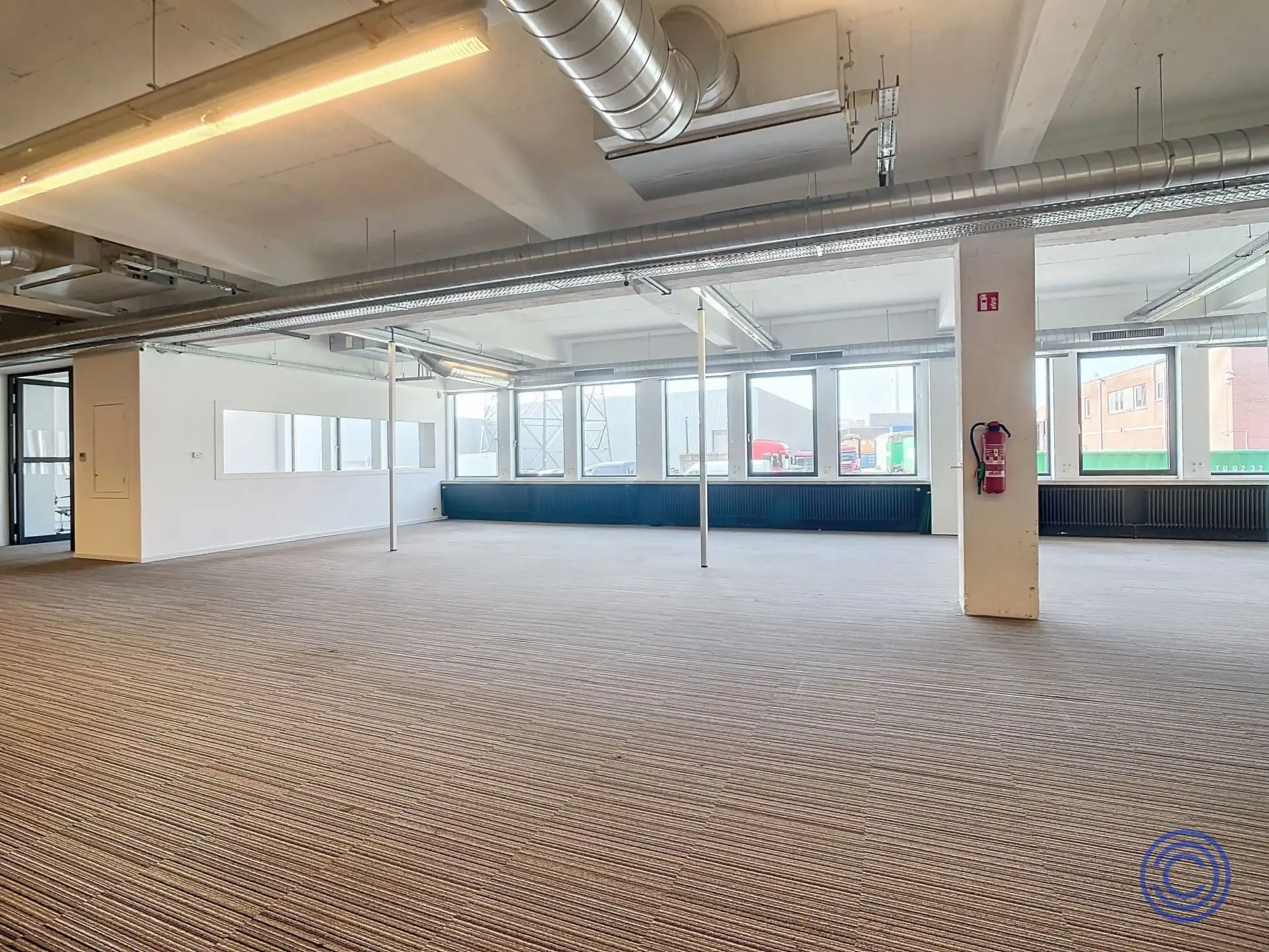Strategisch gelegen kantoor ca. 670m² in havengebied! foto 3