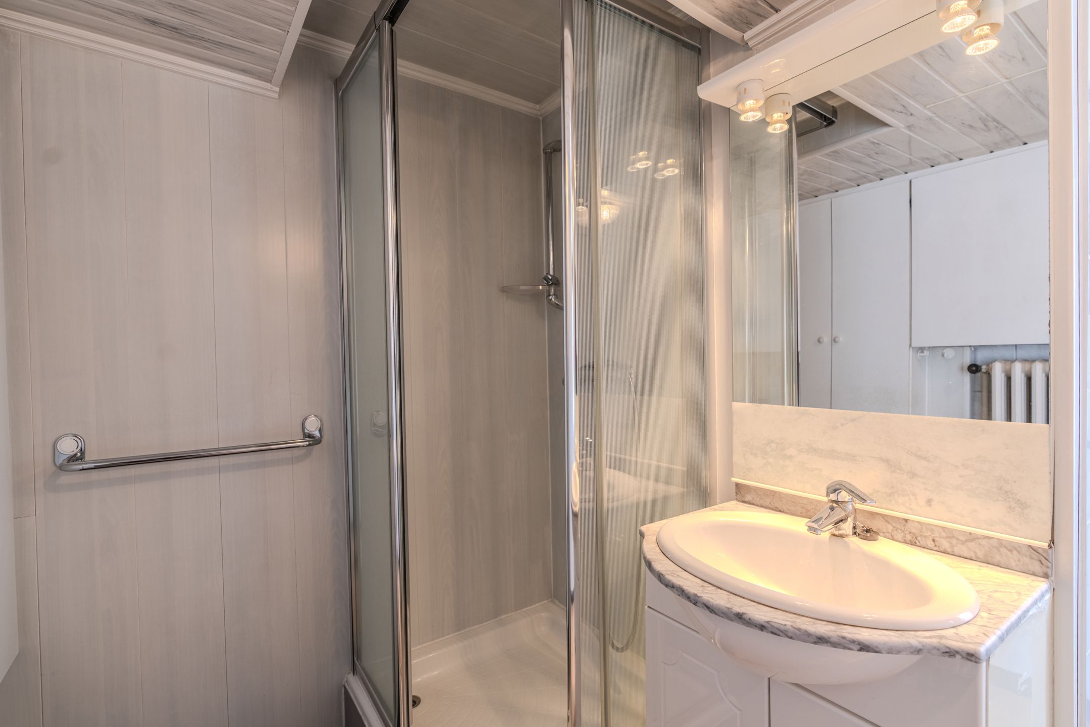 Charmante woning met veel potentieel in hartje Oudenburg! foto 7