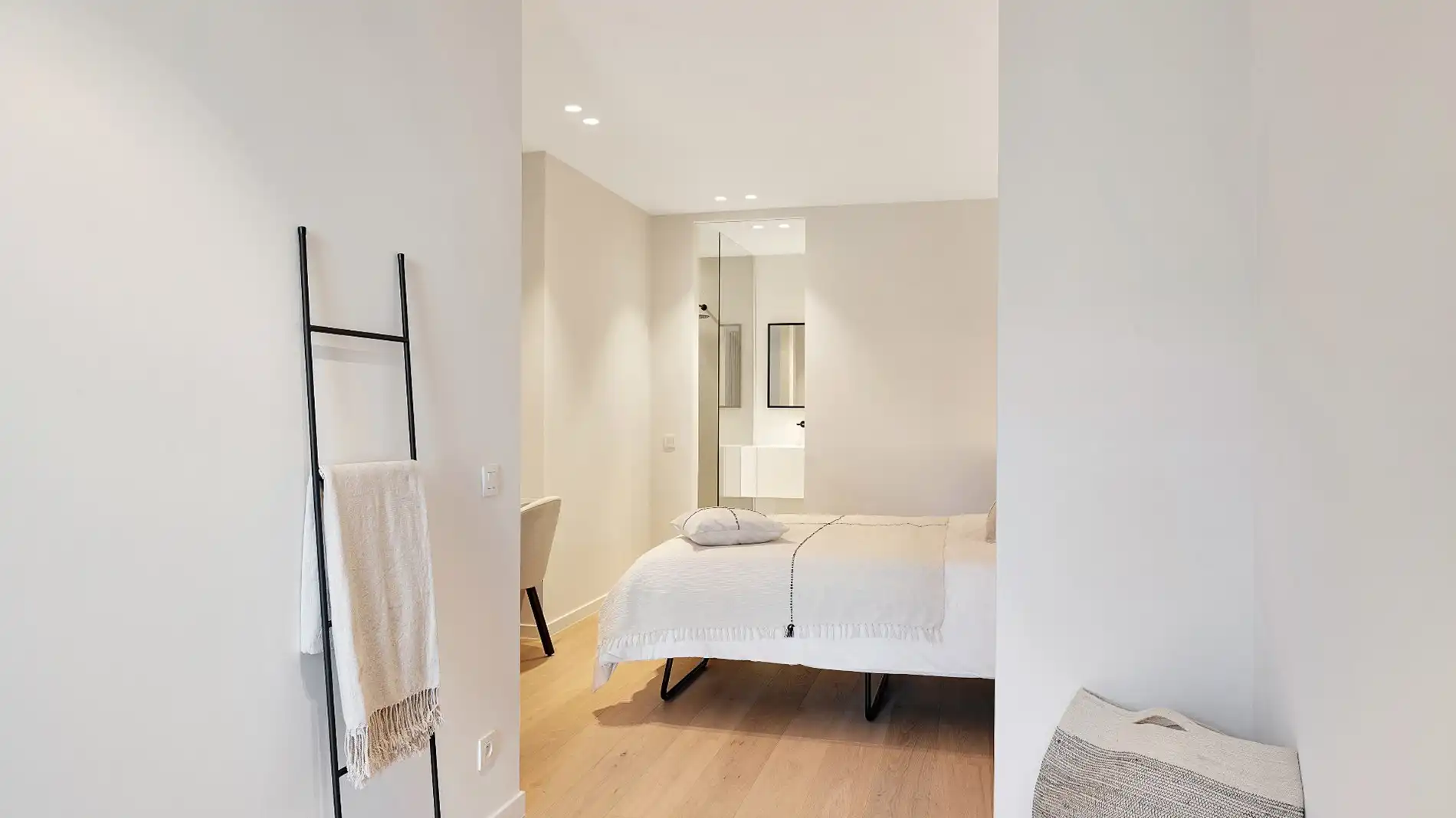 Nieuw appartement gelegen aan de zuidkant van het vernieuwde Burg. Fr. Desmidtplein. Gevelbreedte van ca. 8 meter. foto 26