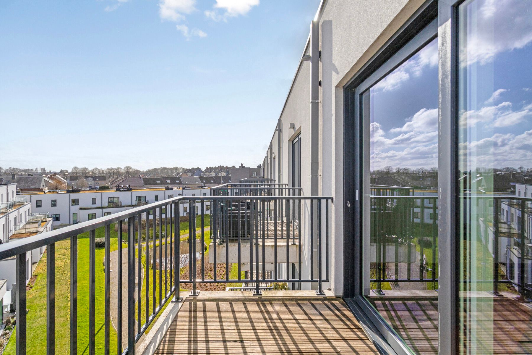 Appartement met 2 kamers, zonnig terras, kelder & parking! foto 3
