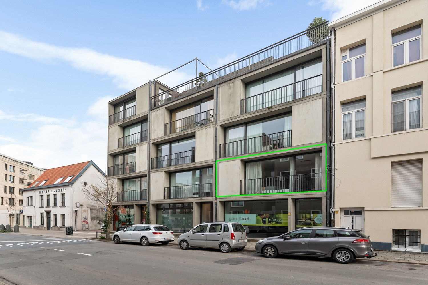 Ruim en recent 2 slaapkamer appartement te koop op 'den Dam'! foto 16