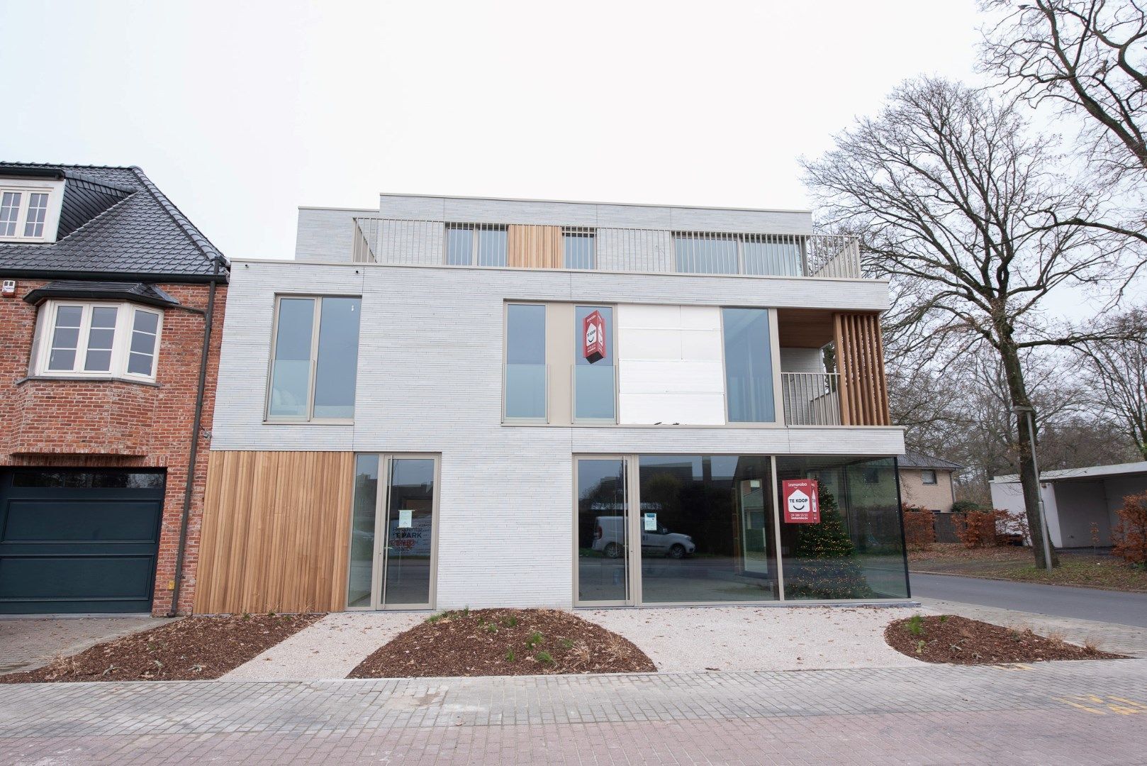 Casco Handelsruimte van 225m² op zeer commerciële ligging te Wielsbeke. foto 7