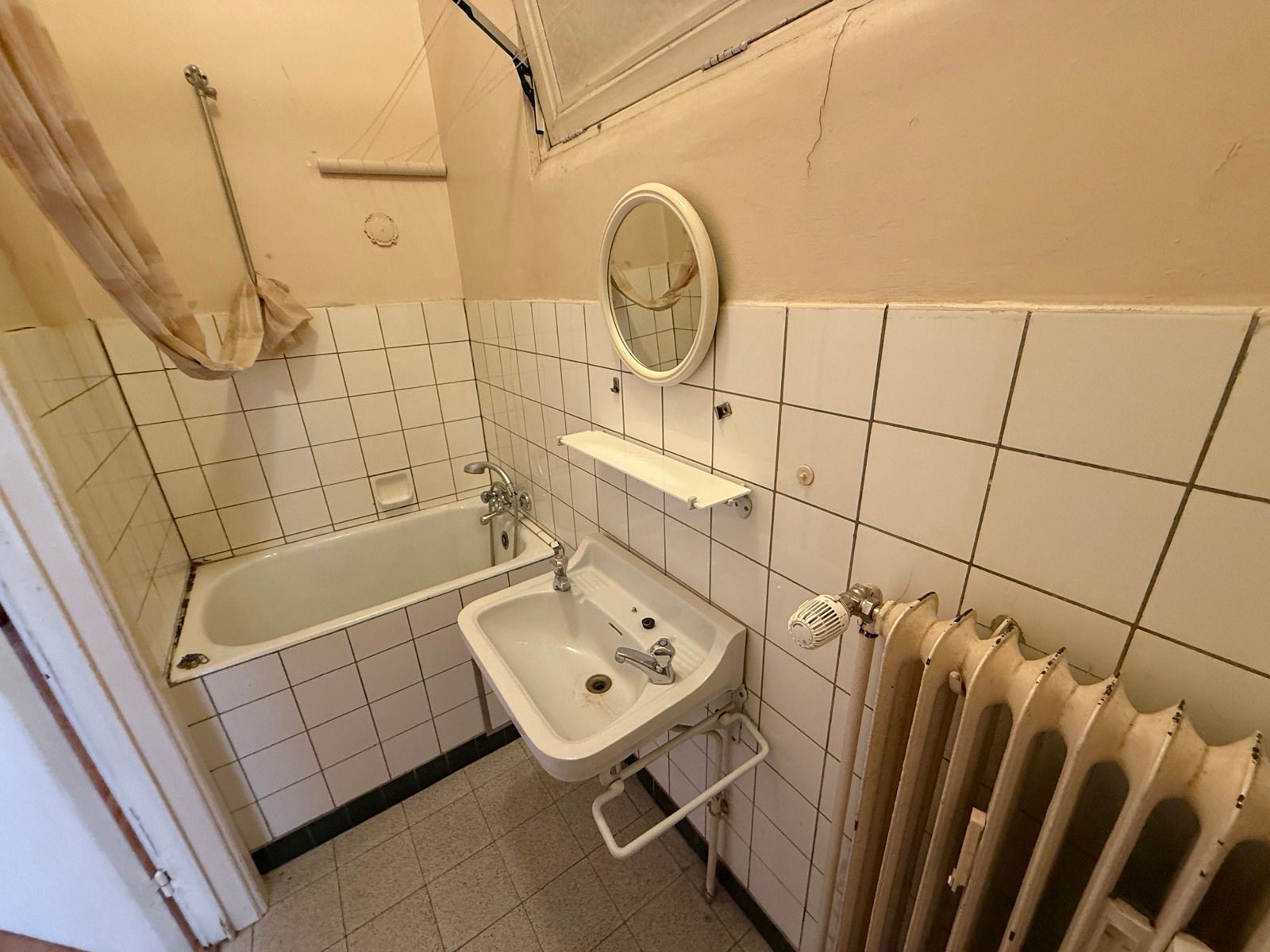 Te renoveren gelijkvloers appartement met 2 slaapkamers foto 9