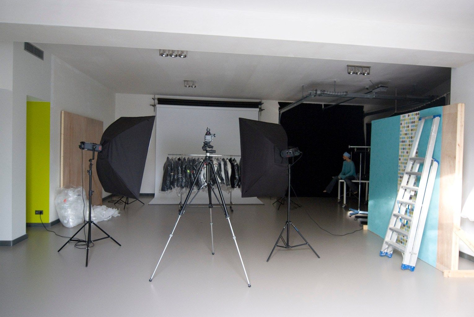 Handelsgelijkvloers met polyvalente ruimte, garage, terras, keuken en badkamer te koop in Klemskerke (De Haan) foto 5
