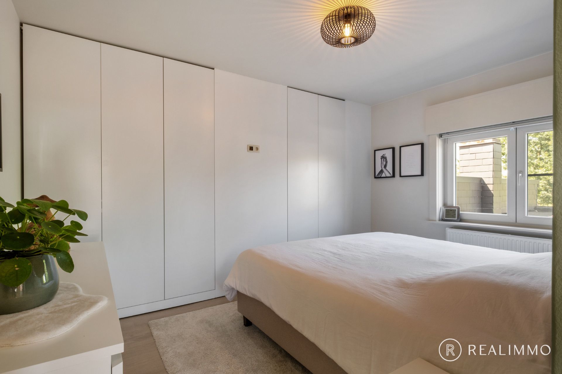 Stijlvol gerenoveerde woning op ruim perceel in het centrum van Moen foto 11