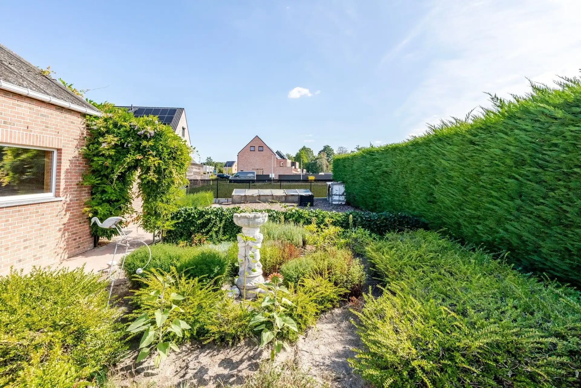 Ruime gezinswoning met extra werkplaats/atelier foto 26