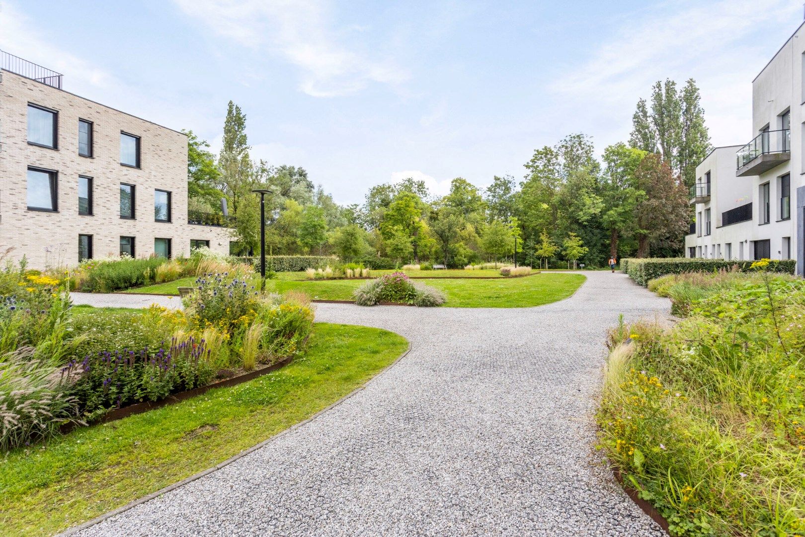 Tweeslaapkamerappartement met ruim terras en zicht op water foto 19