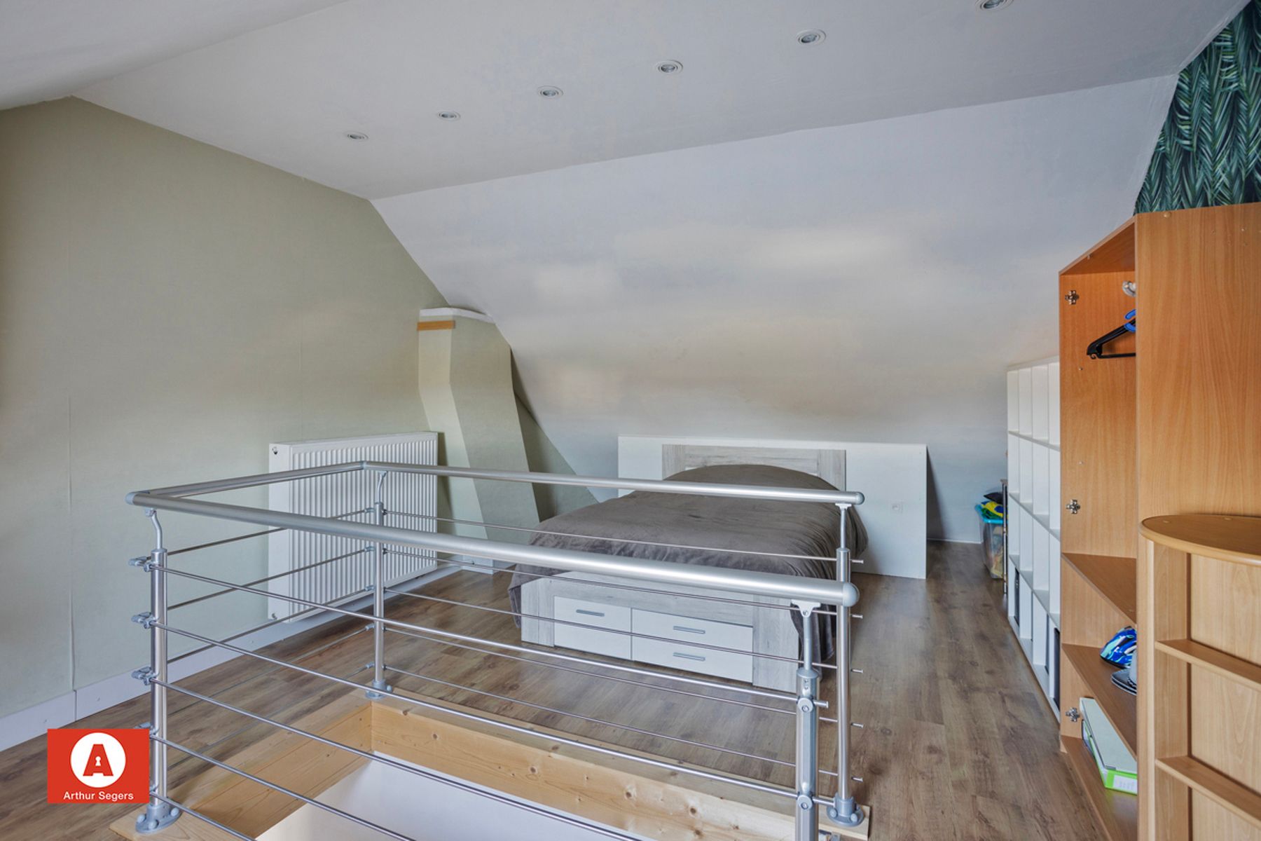 Gezinswoning met 4 slaapkamers, tuin en gerenoveerd dak. foto 24