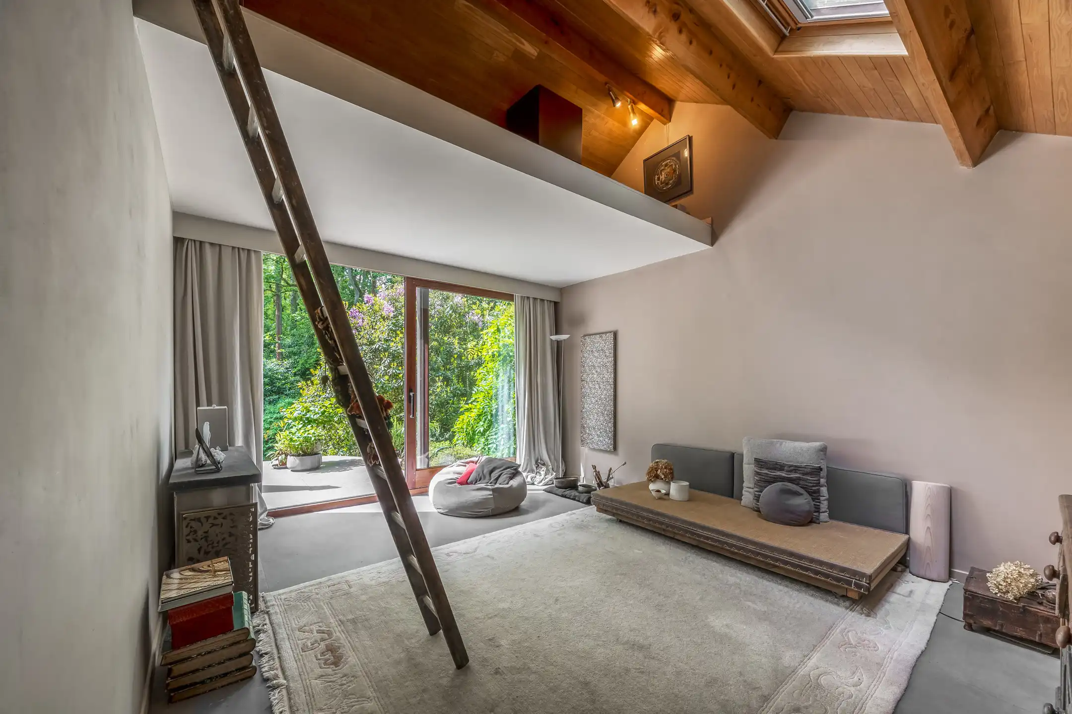 Architecturale woning in het groen met veel licht foto 13