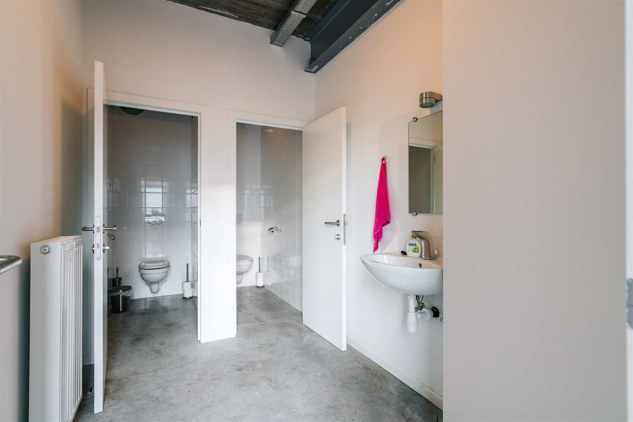 Moderne kantoor- en opslag ruimte foto 7