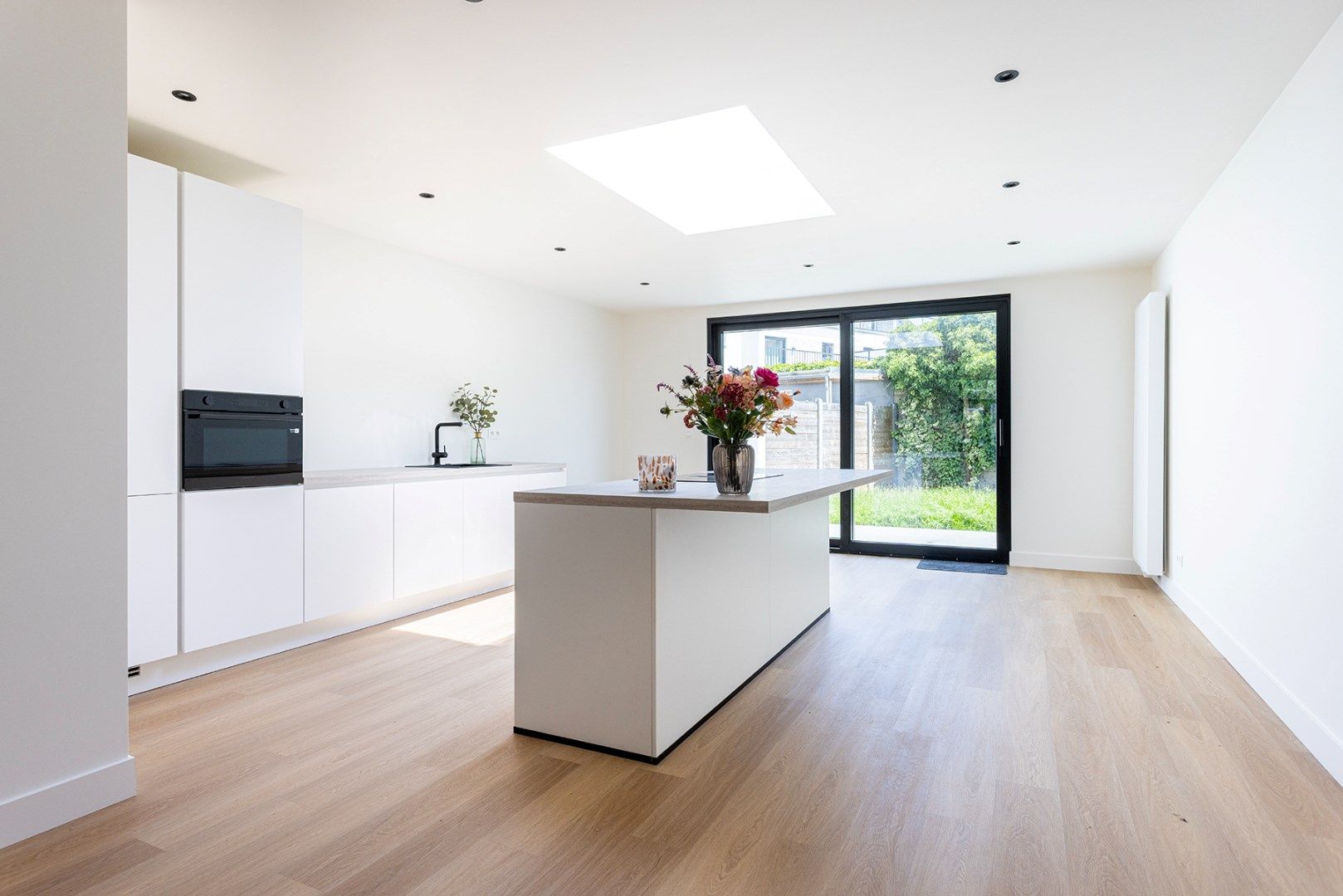 Compleet gerenoveerde woning met 4 slaapkamers en tuin in Schoten.  foto 7