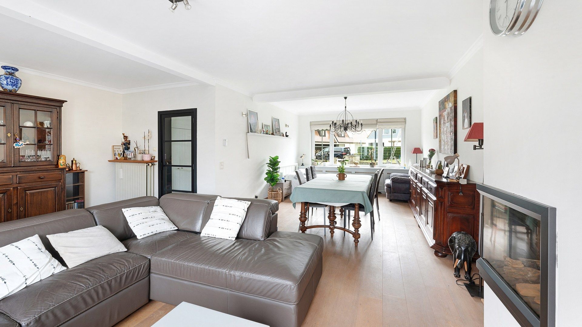 Woning met een leuke binnentuin en garage te Knokke foto 5