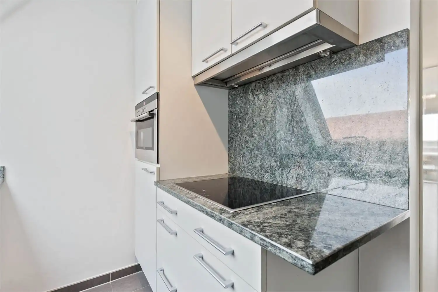 Instapklaar duplex dakappartement met terras in hartje Oostkamp foto 15