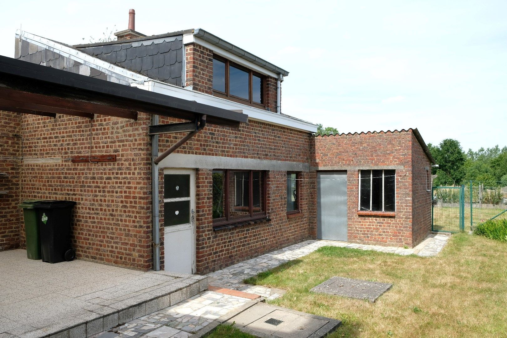 Ruime woning met garage, bijgebouwen en tuin en veel potentieel voor extra slaapkamers foto 26