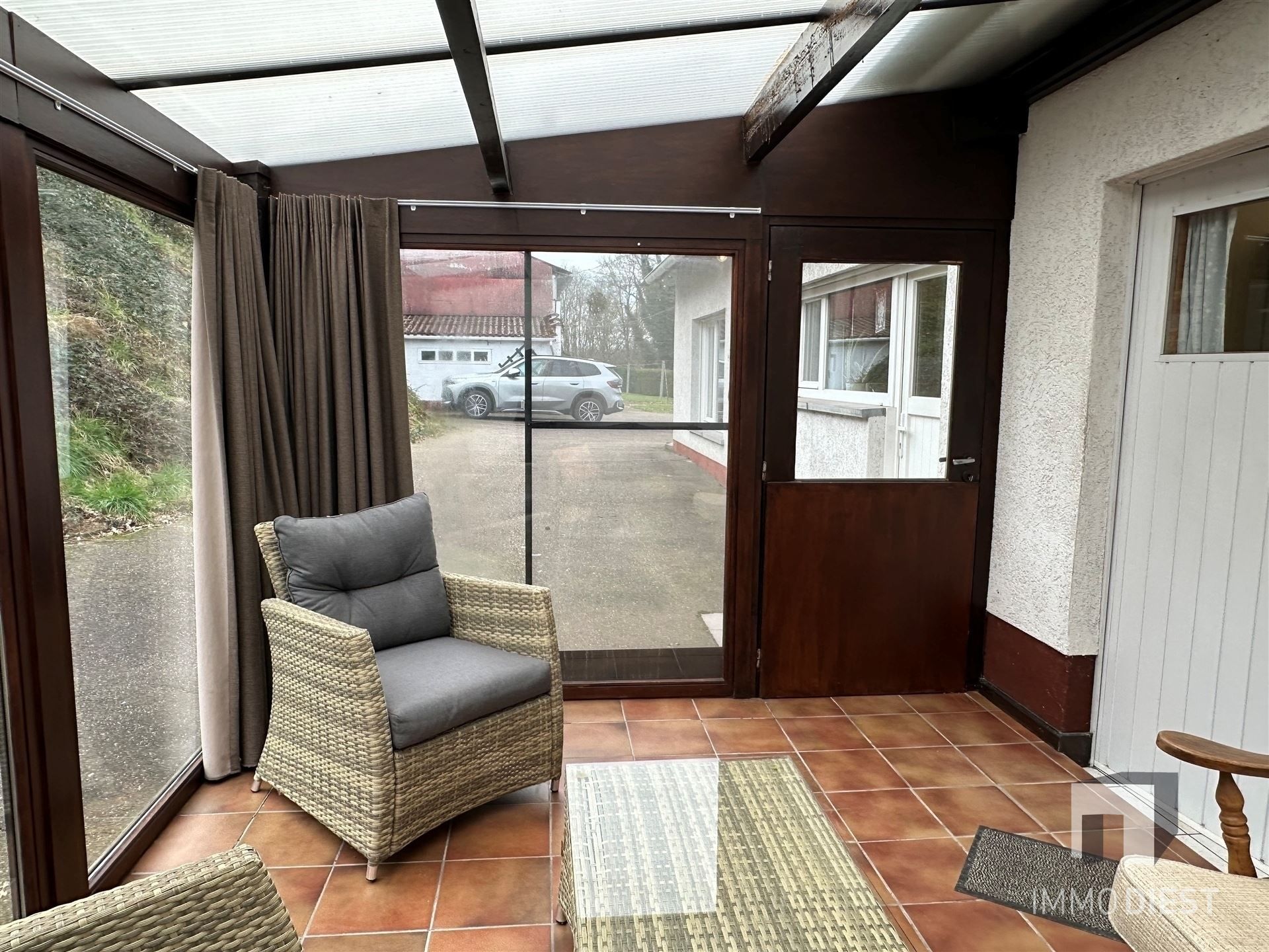 Instapklare woning met grote garage en stalling foto 21