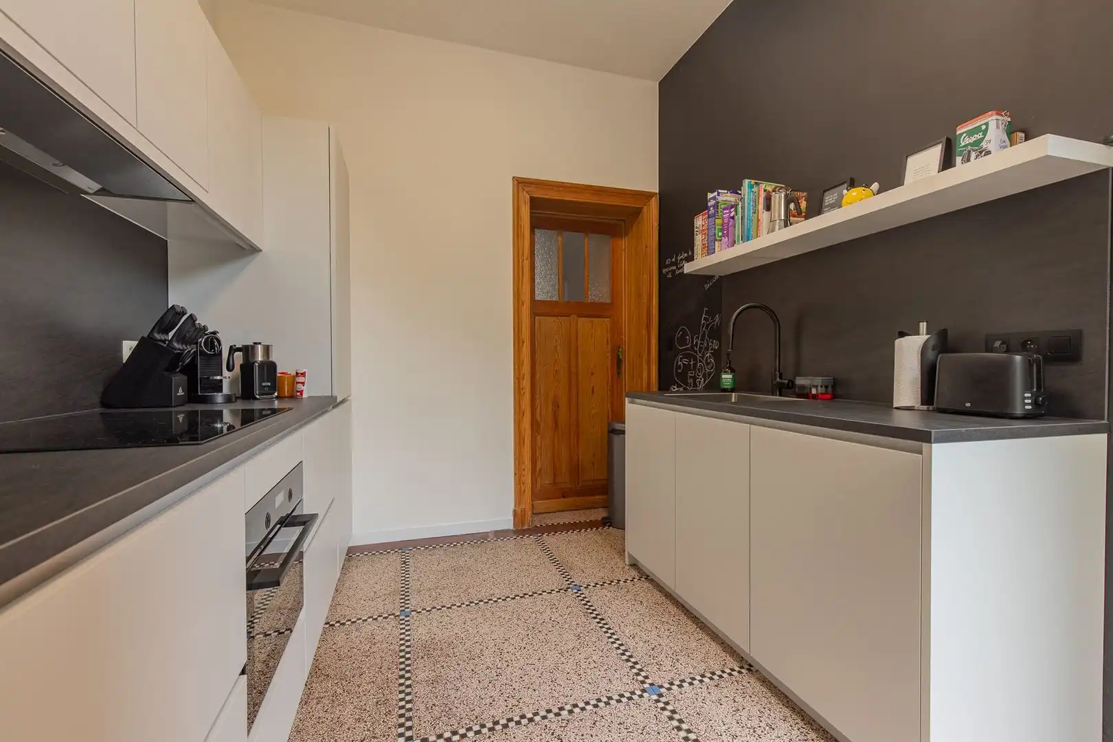 Karaktervol herenhuis met 4 slaapkamers, 2 badkamers en tuin op topligging in Jette foto 6