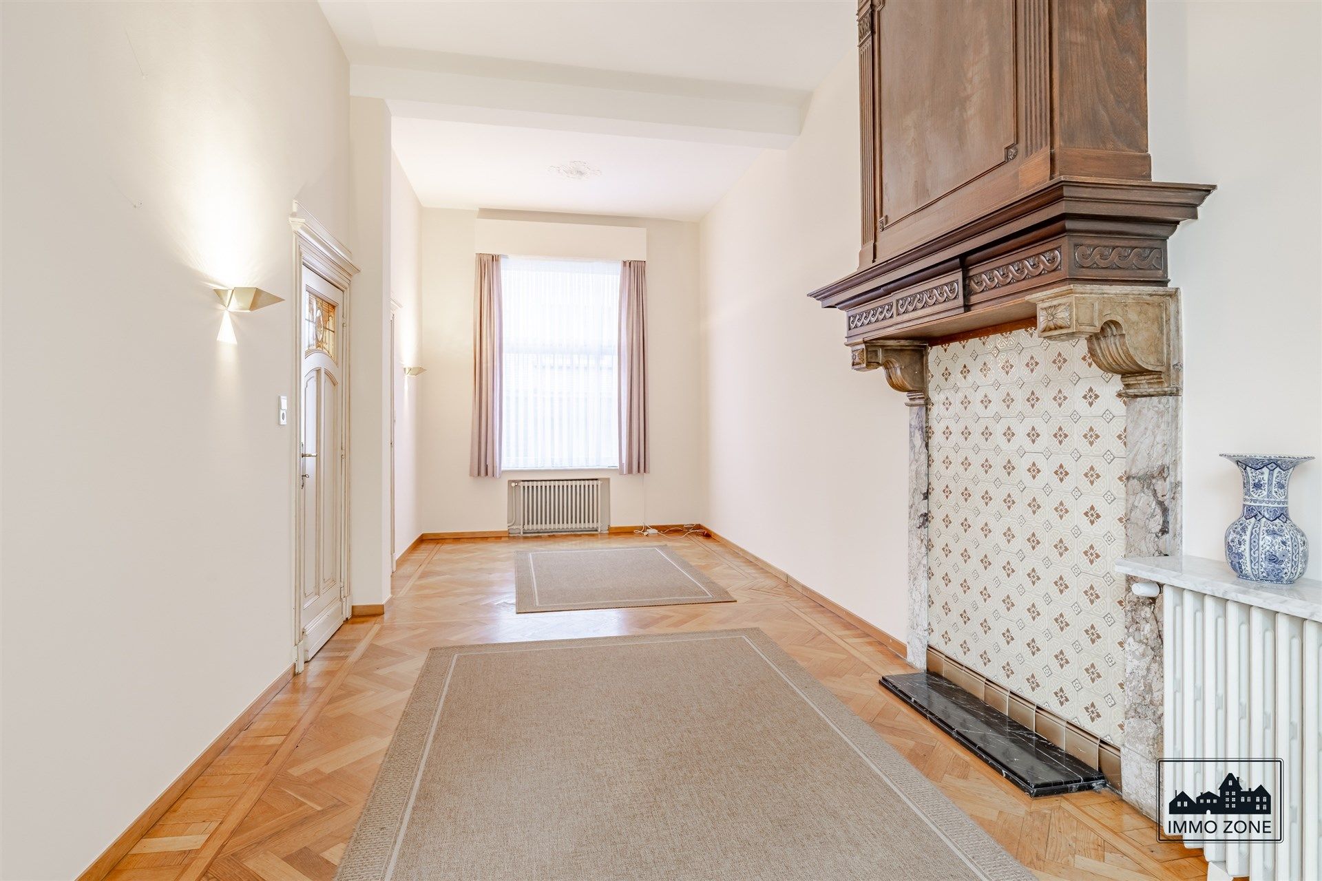 Herenhuis met dubbele garage op steenworp van Grote Markt foto 4